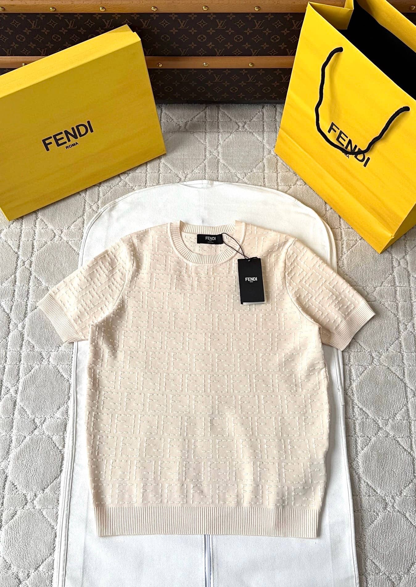 Fendi: T-shirt, logo, printemps/été 2025