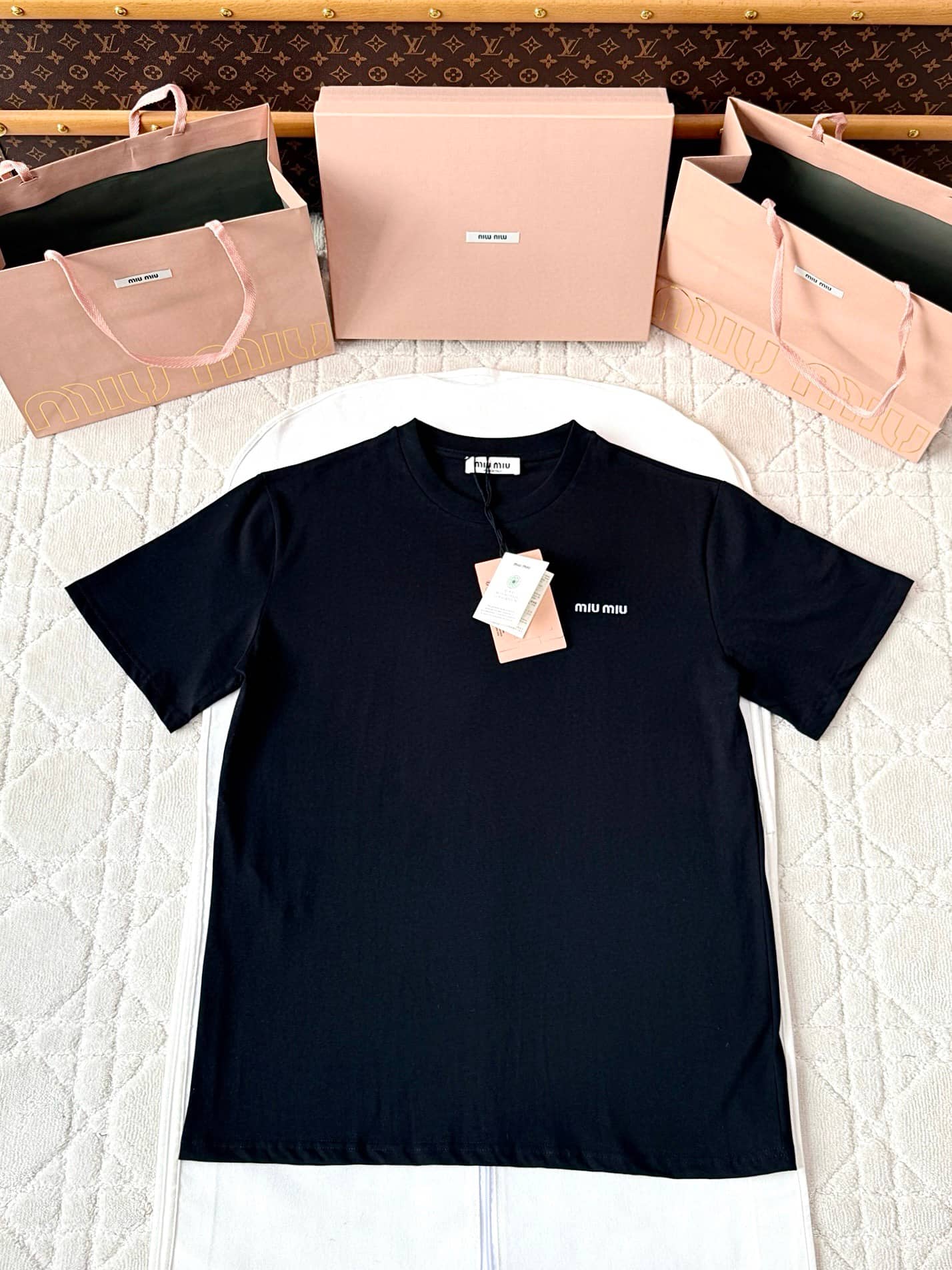 Miu Miu: T-shirt, embroidery, logo, spring/summer 2025