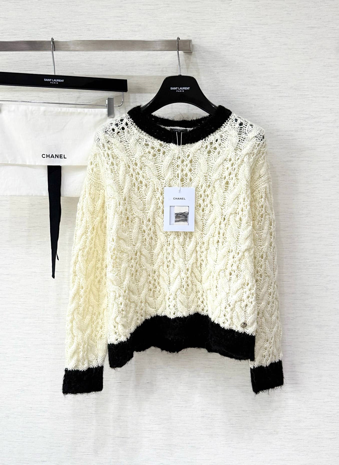 Chanel: Sweater, contrast panels, autumn/winter 2025