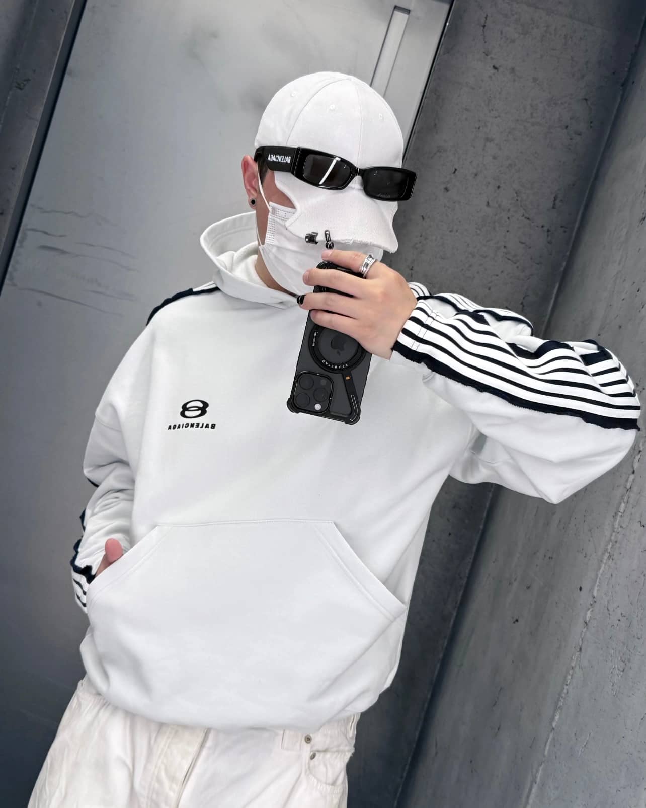 Balenciaga: Hoodie, hood