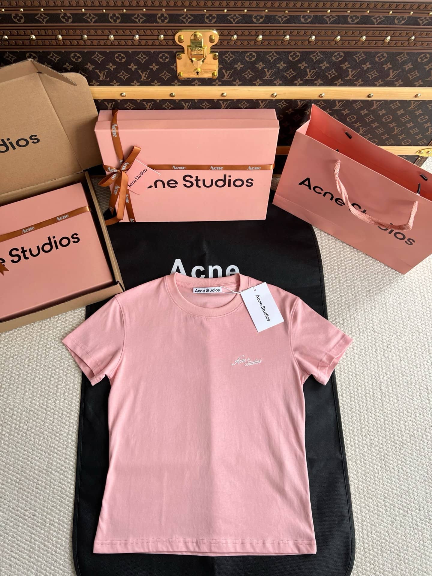 Acne Studios: T-shirt, embroidery