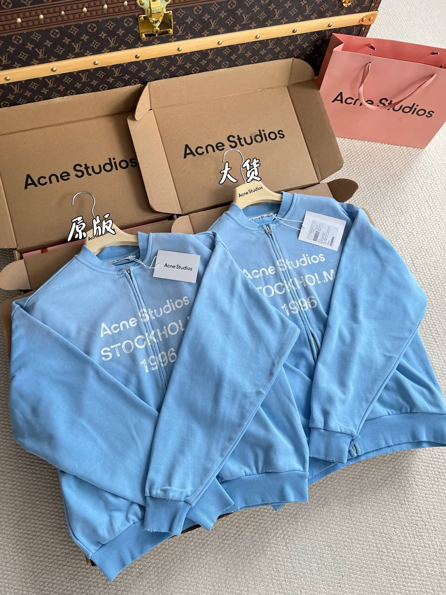 Acne Studios: Sweat zippé, bleu, fermeture zippée