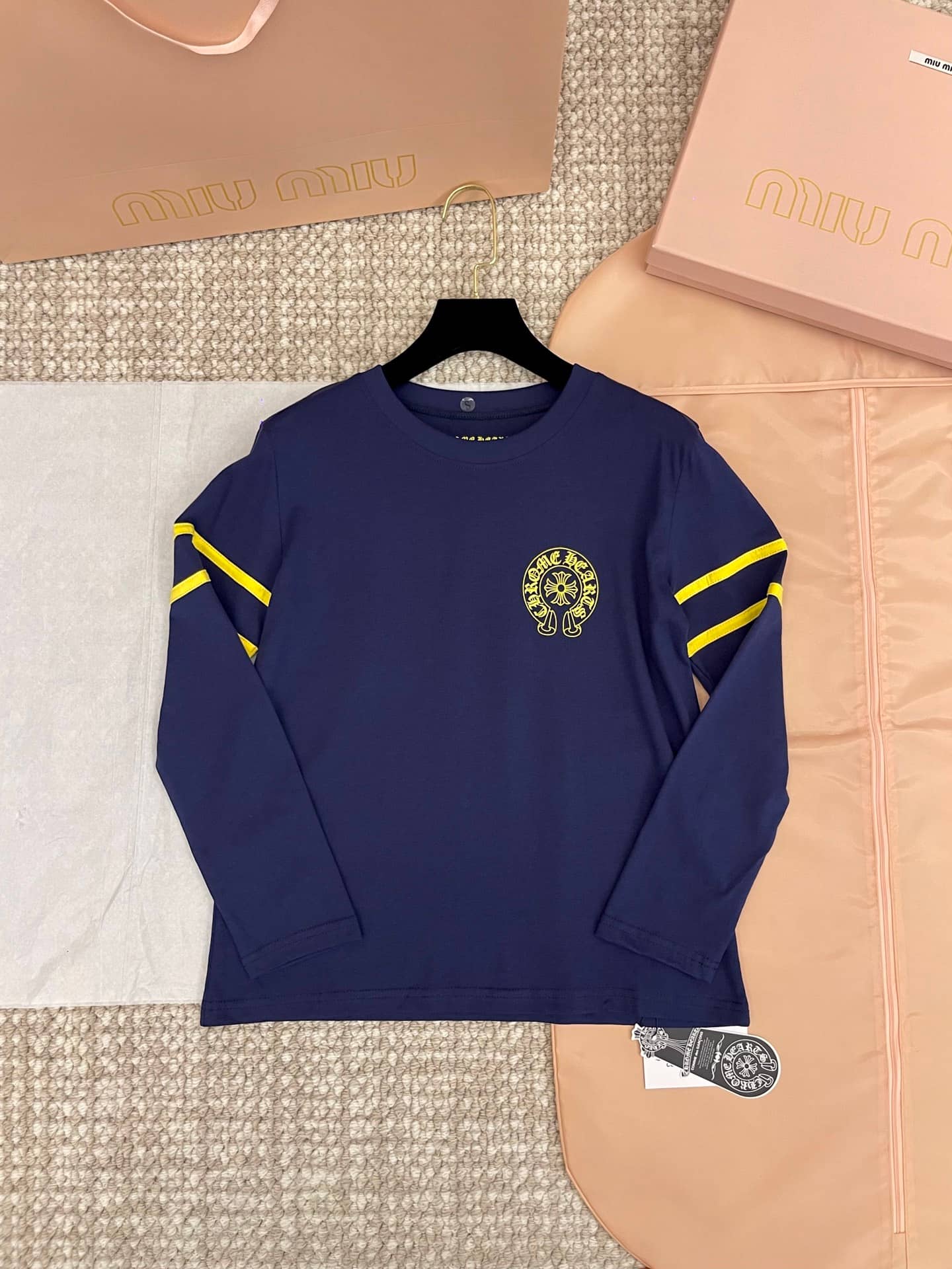 Chrome Hearts: Haut à manches longues, imprimé, motifs de croix, empiècements contrastants, printemps/été 2025