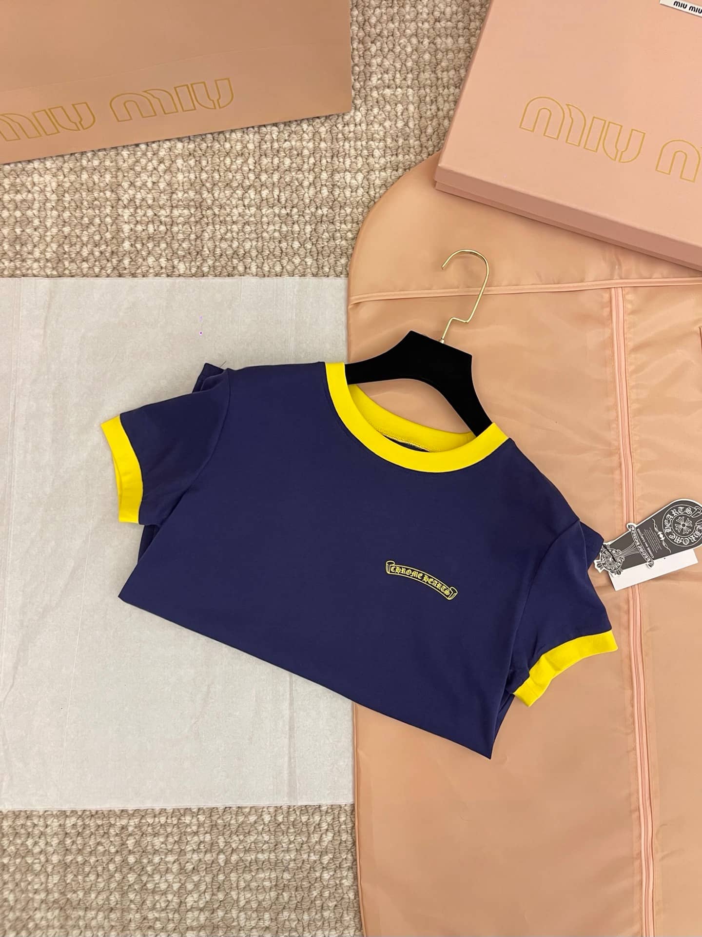 Chrome Hearts: T-shirt, imprimé, motifs de croix, empiècements contrastants, printemps/été 2025
