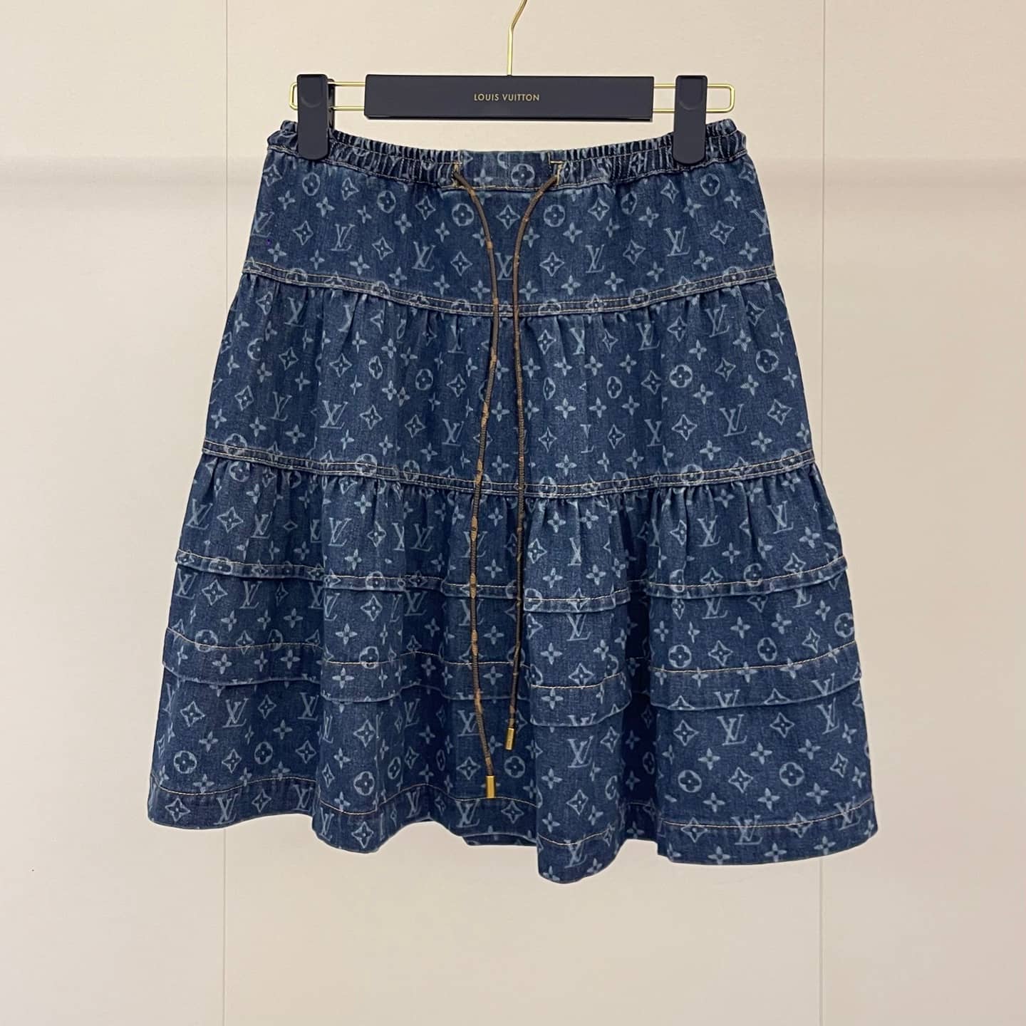 Louis Vuitton: Jupe, imprimé, monogramme, cordon de serrage, denim, printemps/été 2025