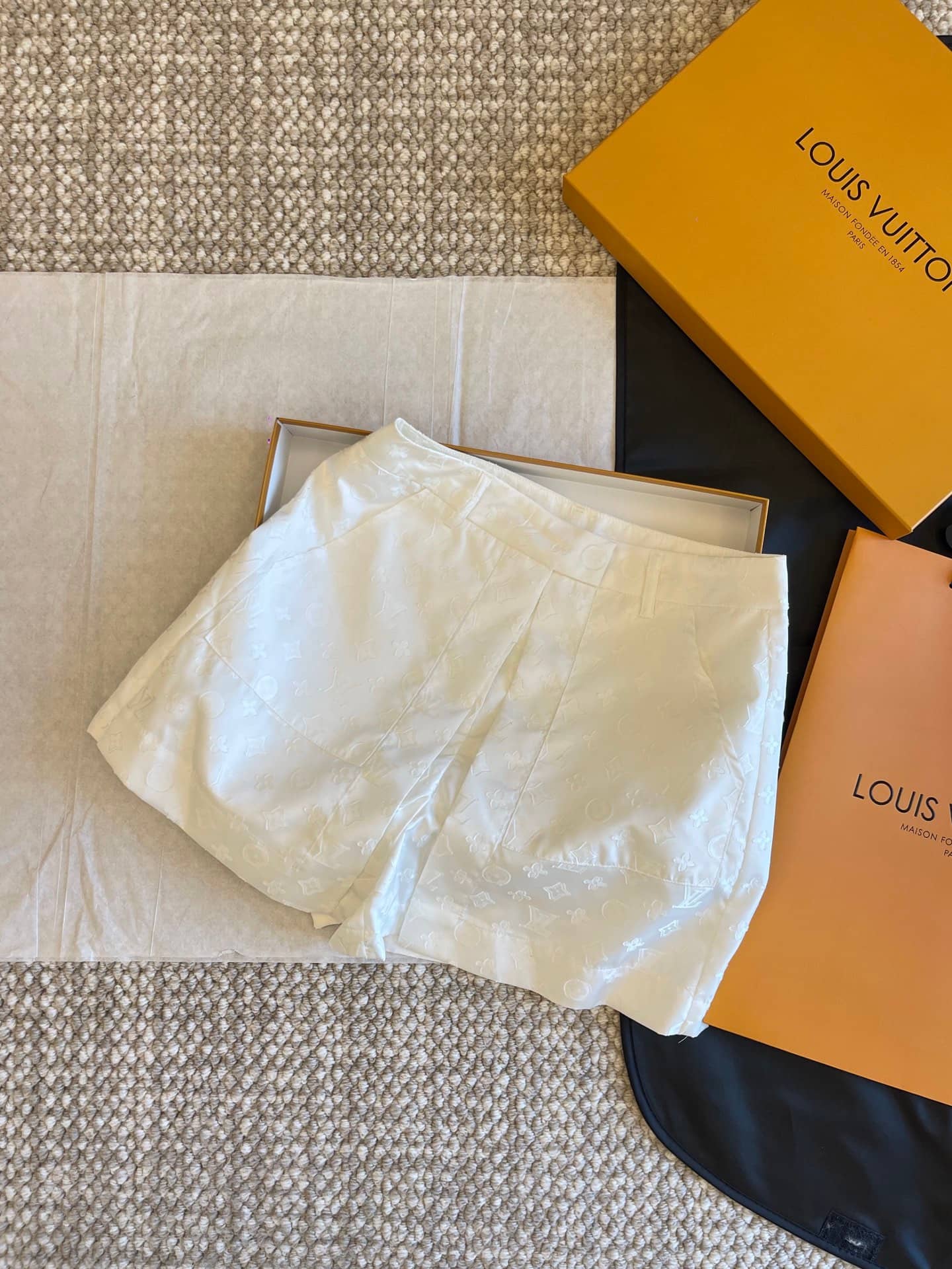 Louis Vuitton: шорты, белый цвет, жаккард, монограмма, весна-лето 2025