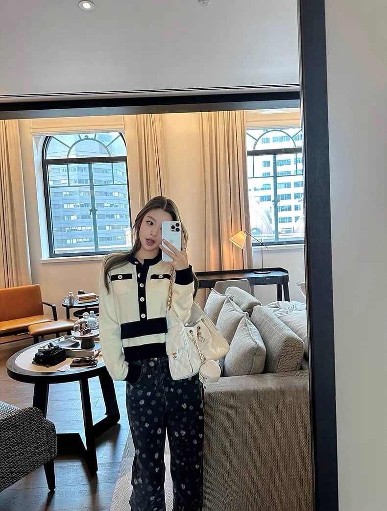 Chanel: Sweater