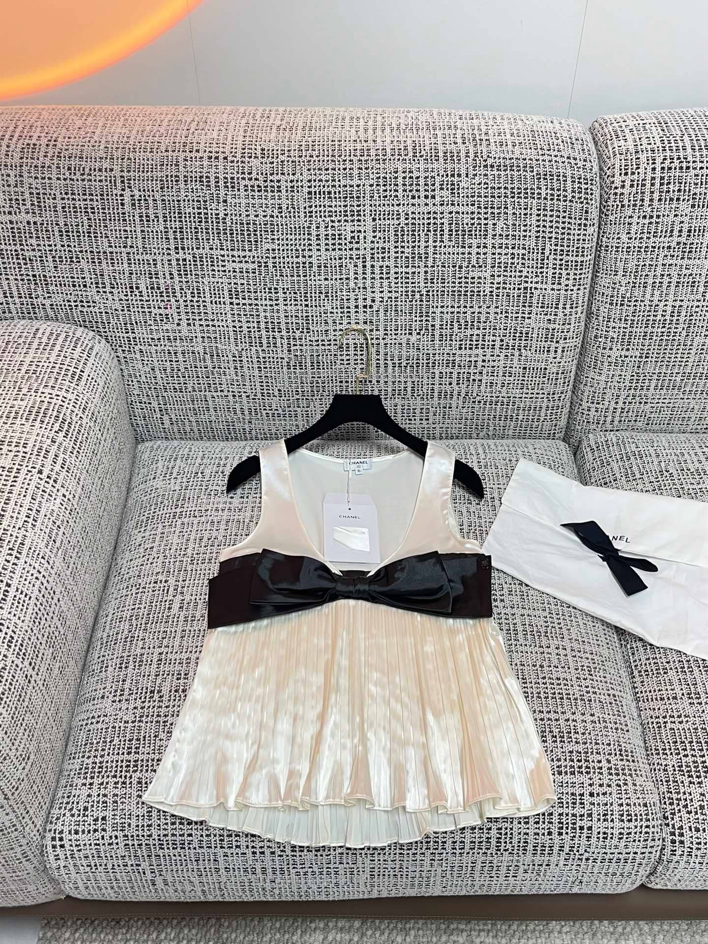 Chanel: Top sans manches, noir, blanc, velours