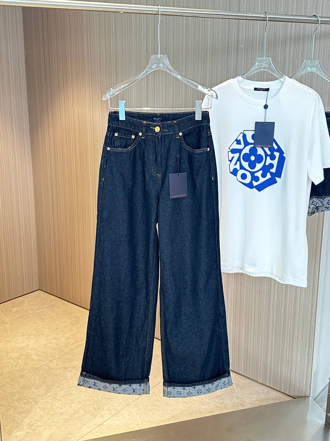 Louis Vuitton: Jeans, monogram, denim