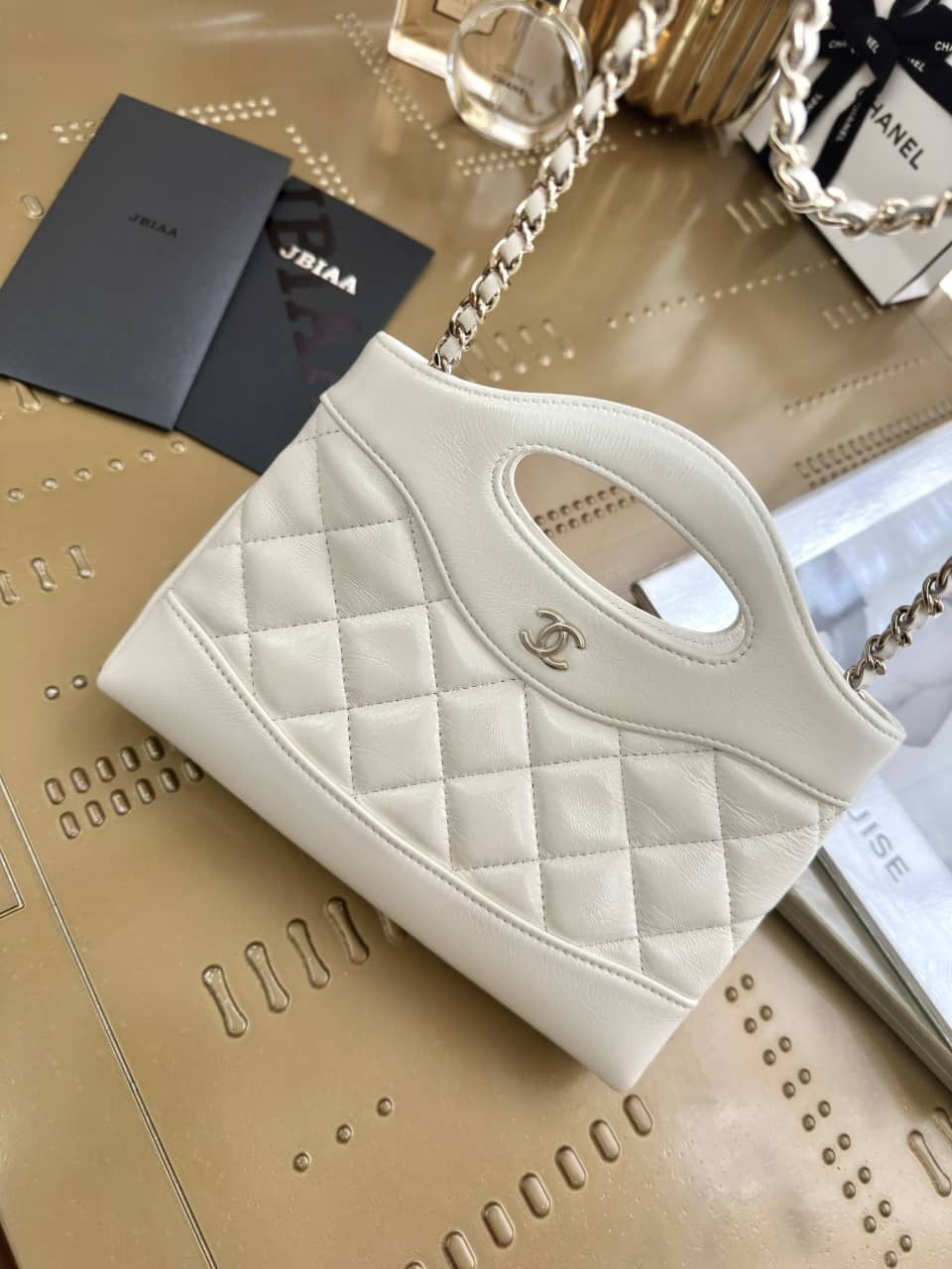 Chanel: 31 bag, 20.5 × 17 × 3.5 cm