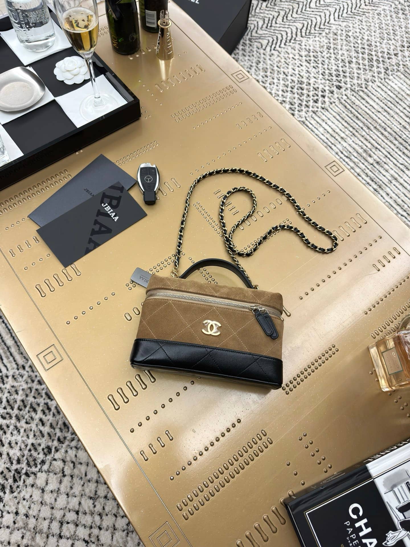 Chanel: LP vanity case, calfskin, 17 × 19.5 × 5 cm