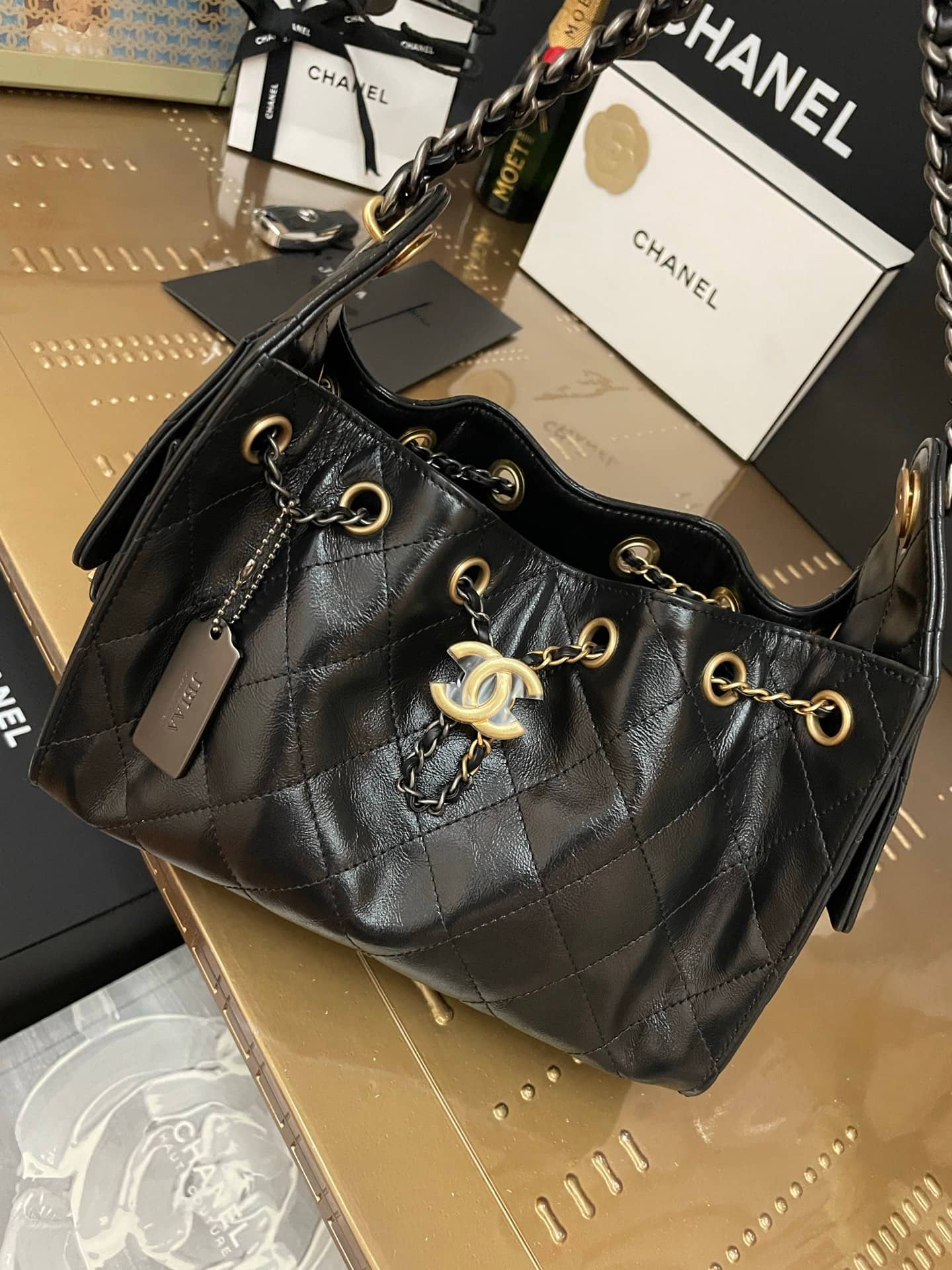 Chanel: 25 bag, mini, shiny calfskin, 20 × 22 × 12.5 cm