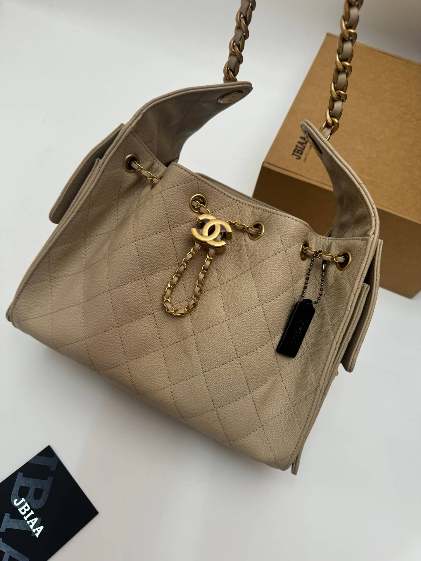 Chanel: 25 bag, small, beige
