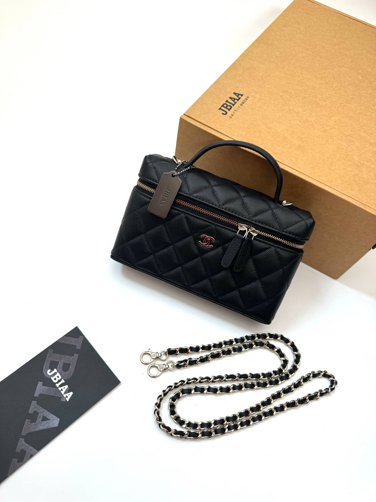 Chanel: LP vanity case